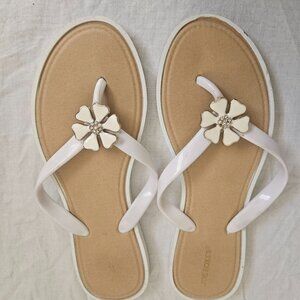 Classy White Joe Boxer Flip Flop with Flower Accent Size 7/8